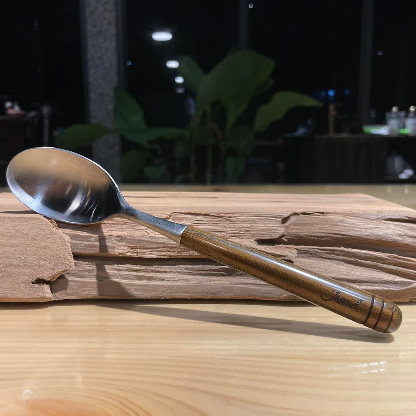 綠檀原木餐具製程 視角 3